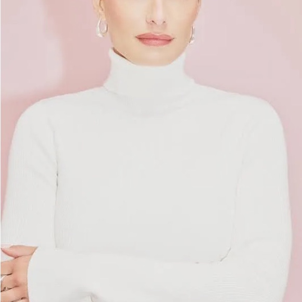 Chic White Turtleneck Sweater